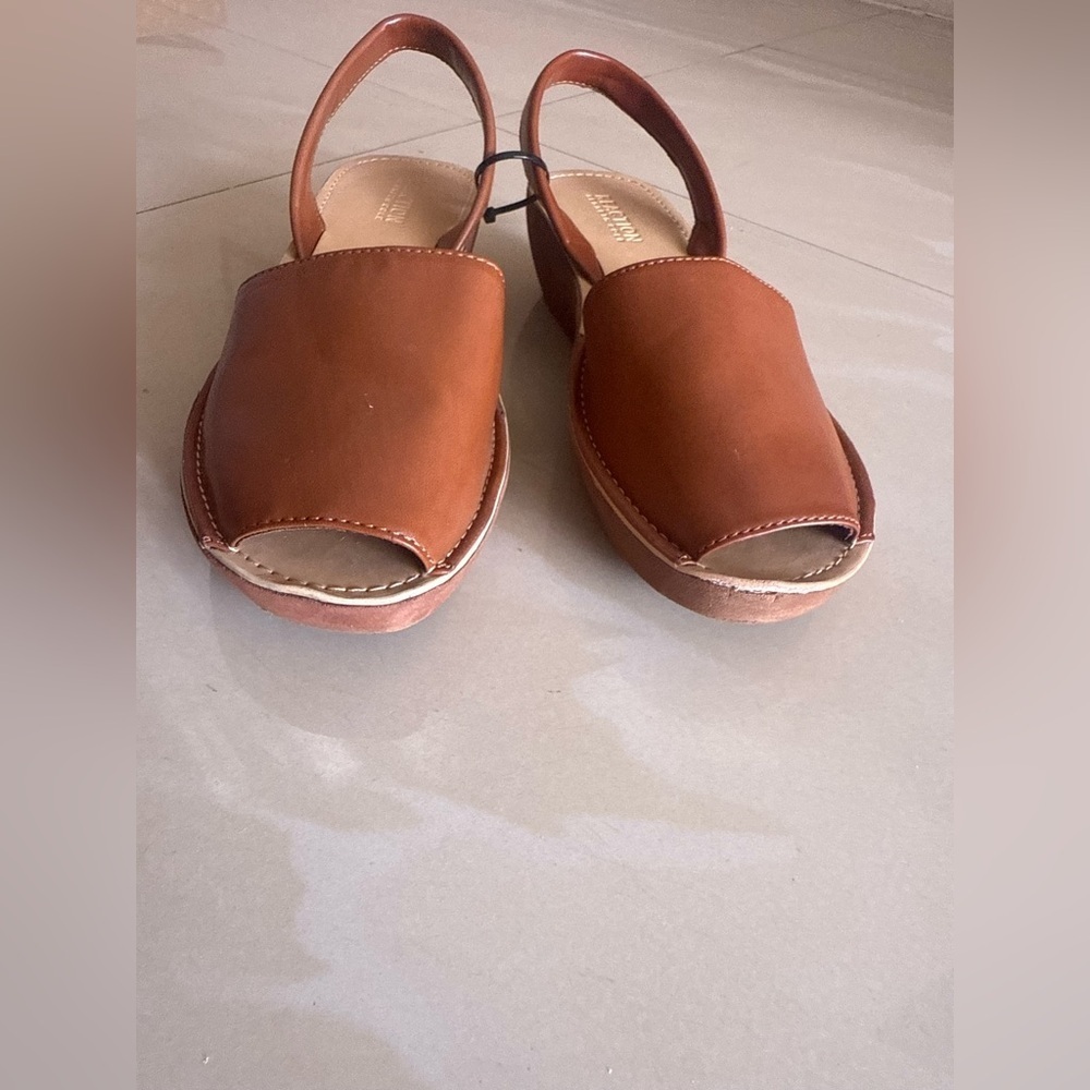 Reaction Kenneth Cole Brown 2” Platform, Peep-toe shoes 8/39 - Picture 6 of 14